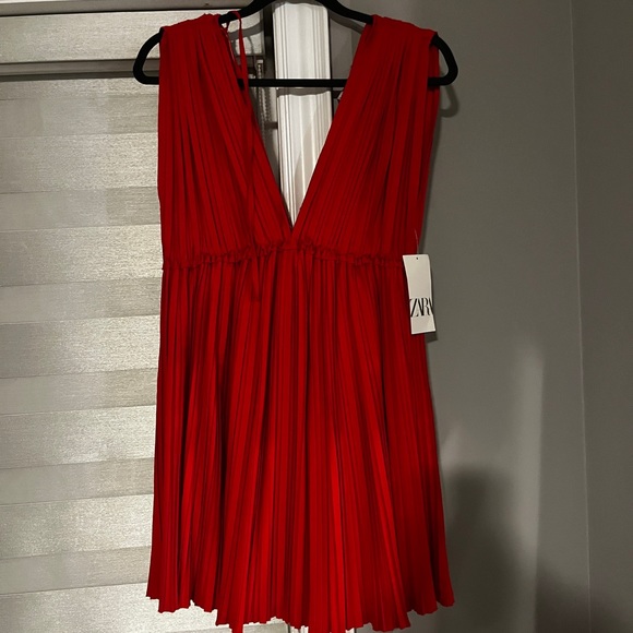 Red short flowy dress - Picture 1 of 2